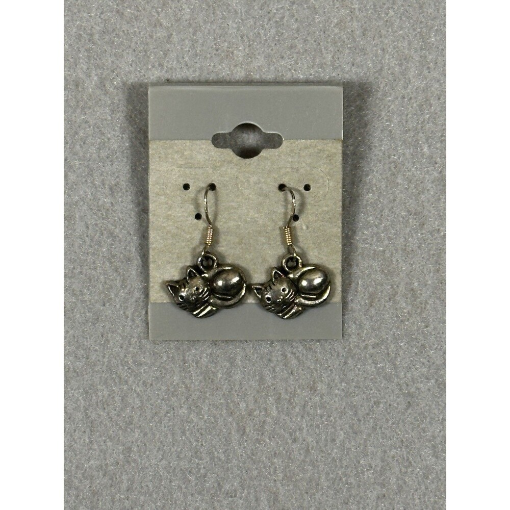 Vintage Silver Cat Dangle Earrings Pewter Tone Curled Sleeping Kitten Jewelry